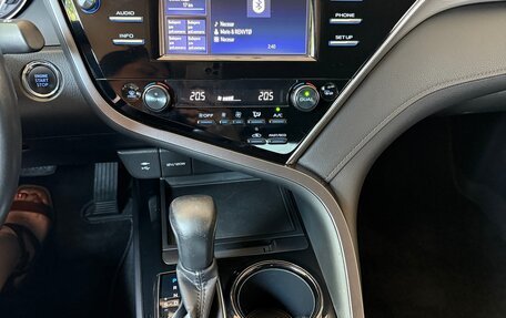 Toyota Camry, 2019 год, 2 350 000 рублей, 8 фотография