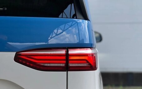 Volkswagen Multivan, 2023 год, 8 600 000 рублей, 9 фотография