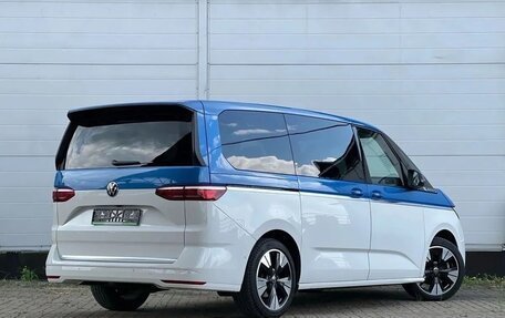 Volkswagen Multivan, 2023 год, 8 600 000 рублей, 5 фотография