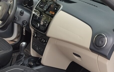 Renault Logan II, 2017 год, 800 000 рублей, 5 фотография