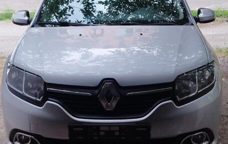 Renault Logan II, 2017 год, 800 000 рублей, 12 фотография