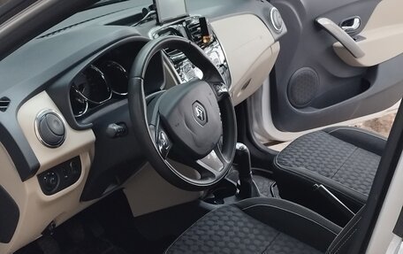 Renault Logan II, 2017 год, 800 000 рублей, 9 фотография