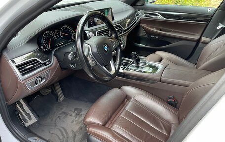 BMW 7 серия, 2017 год, 4 190 000 рублей, 13 фотография