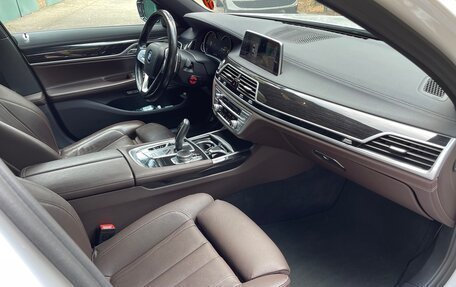 BMW 7 серия, 2017 год, 4 190 000 рублей, 11 фотография
