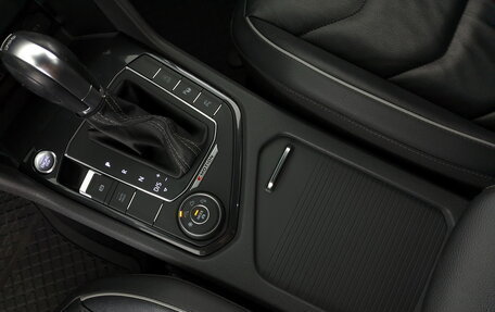 Volkswagen Tiguan II, 2019 год, 3 160 000 рублей, 27 фотография
