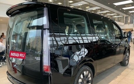 Hyundai Staria, 2024 год, 8 400 000 рублей, 4 фотография