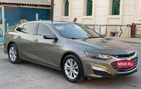 Chevrolet Malibu IX, 2019 год, 1 500 000 рублей, 4 фотография