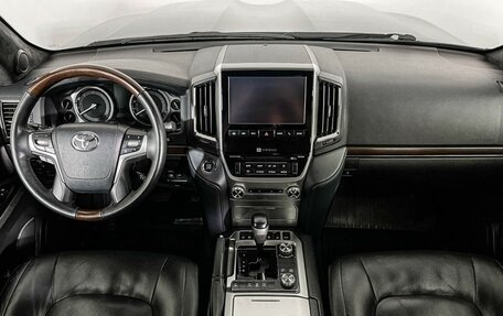 Toyota Land Cruiser 200, 2018 год, 6 800 000 рублей, 12 фотография