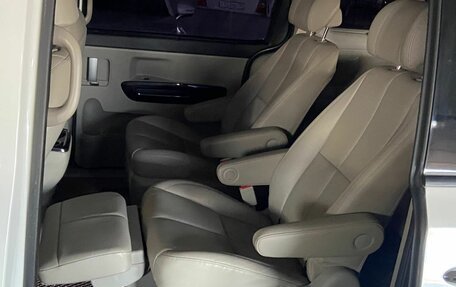 KIA Carnival III, 2018 год, 2 650 000 рублей, 3 фотография