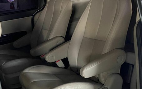 KIA Carnival III, 2018 год, 2 650 000 рублей, 2 фотография
