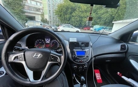 Hyundai Solaris II рестайлинг, 2011 год, 550 000 рублей, 9 фотография
