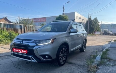 Mitsubishi Outlander III рестайлинг 3, 2019 год, 2 620 000 рублей, 2 фотография