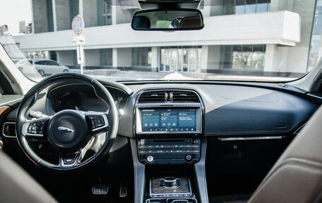Jaguar F-Pace, 2016 год, 3 190 000 рублей, 8 фотография