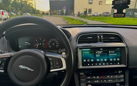 Jaguar F-Pace, 2016 год, 3 190 000 рублей, 27 фотография