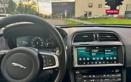 Jaguar F-Pace, 2016 год, 3 190 000 рублей, 29 фотография