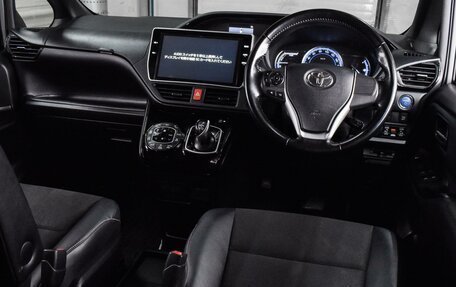 Toyota Noah III, 2016 год, 2 129 000 рублей, 6 фотография
