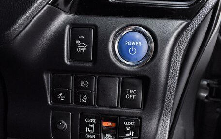 Toyota Noah III, 2016 год, 2 129 000 рублей, 15 фотография