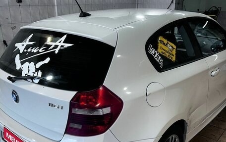 BMW 1 серия, 2011 год, 900 000 рублей, 8 фотография