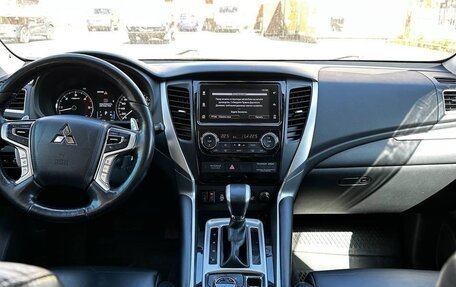 Mitsubishi Pajero Sport III рестайлинг, 2018 год, 2 850 000 рублей, 7 фотография
