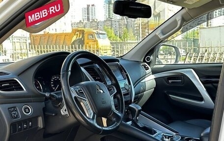 Mitsubishi Pajero Sport III рестайлинг, 2018 год, 2 850 000 рублей, 6 фотография