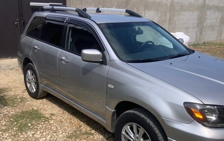 Mitsubishi Outlander III рестайлинг 3, 2004 год, 670 000 рублей, 2 фотография