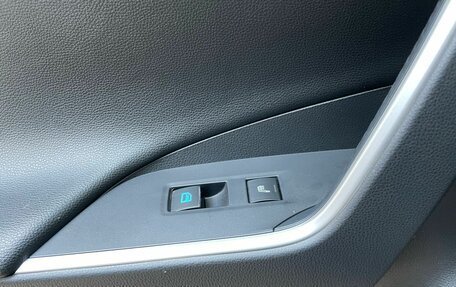 Toyota RAV4, 2019 год, 2 800 000 рублей, 4 фотография