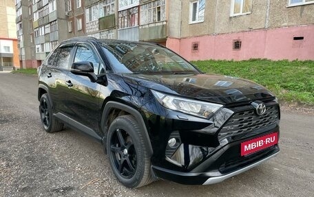 Toyota RAV4, 2019 год, 2 800 000 рублей, 10 фотография