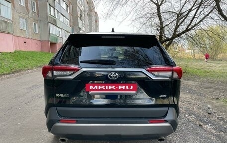 Toyota RAV4, 2019 год, 2 800 000 рублей, 18 фотография