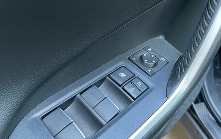 Toyota RAV4, 2019 год, 2 800 000 рублей, 23 фотография