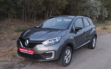 Renault Kaptur I рестайлинг, 2017 год, 990 000 рублей, 2 фотография