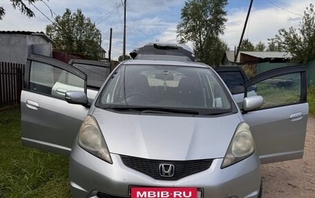 Honda Fit III, 2010 год, 650 000 рублей, 2 фотография