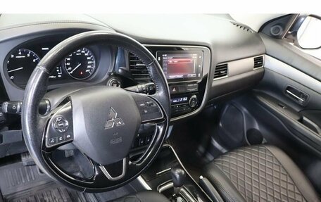 Mitsubishi Outlander III рестайлинг 3, 2018 год, 1 698 000 рублей, 6 фотография