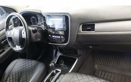 Mitsubishi Outlander III рестайлинг 3, 2018 год, 1 698 000 рублей, 5 фотография
