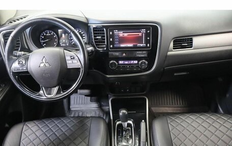 Mitsubishi Outlander III рестайлинг 3, 2018 год, 1 698 000 рублей, 9 фотография