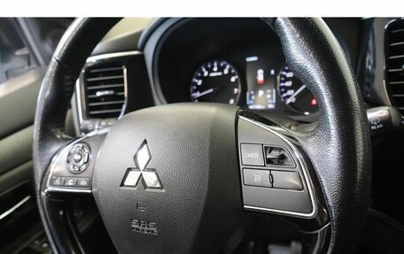 Mitsubishi Outlander III рестайлинг 3, 2018 год, 1 698 000 рублей, 8 фотография