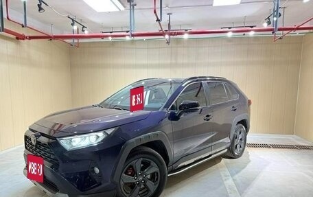 Toyota RAV4, 2022 год, 2 630 000 рублей, 2 фотография