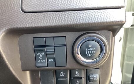 Toyota Roomy I, 2022 год, 735 000 рублей, 16 фотография