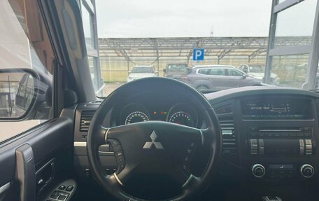 Mitsubishi Pajero IV, 2011 год, 2 000 000 рублей, 21 фотография