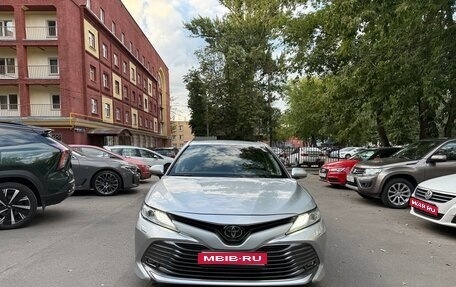 Toyota Camry, 2020 год, 3 000 000 рублей, 1 фотография