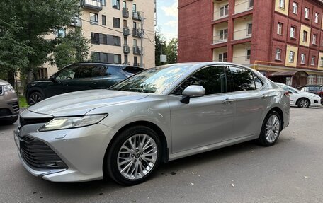 Toyota Camry, 2020 год, 3 000 000 рублей, 2 фотография