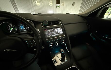 Jaguar E-Pace, 2018 год, 3 050 000 рублей, 15 фотография