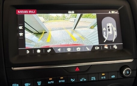Jaguar E-Pace, 2018 год, 3 050 000 рублей, 19 фотография