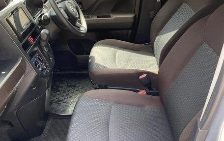 Toyota Roomy I, 2021 год, 890 000 рублей, 15 фотография
