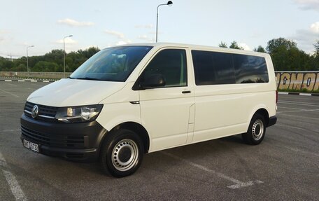 Volkswagen Transporter T6 рестайлинг, 2019 год, 3 200 000 рублей, 2 фотография
