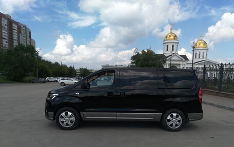 Hyundai Grand Starex Grand Starex I рестайлинг 2, 2019 год, 3 600 000 рублей, 2 фотография