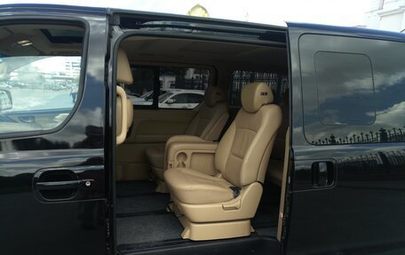 Hyundai Grand Starex Grand Starex I рестайлинг 2, 2019 год, 3 600 000 рублей, 6 фотография