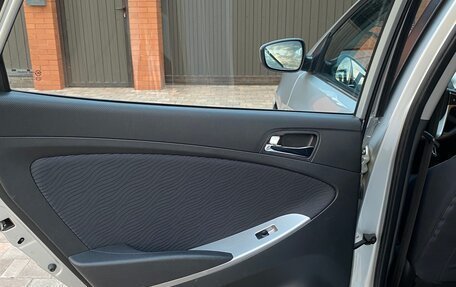 Hyundai Solaris II рестайлинг, 2011 год, 685 000 рублей, 10 фотография
