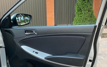 Hyundai Solaris II рестайлинг, 2011 год, 685 000 рублей, 11 фотография