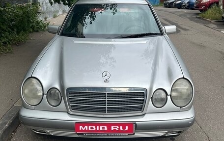 Mercedes-Benz E-Класс, 1997 год, 795 000 рублей, 1 фотография