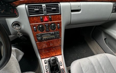 Mercedes-Benz E-Класс, 1997 год, 795 000 рублей, 9 фотография